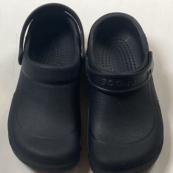 Crocs Women Unixes Size 10 Mens Size 8. shoes